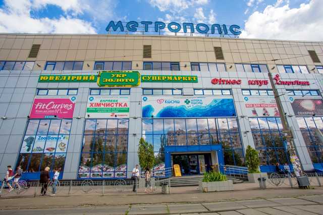 У Києві повідомили про замінування авто біля ТРЦ “Метрополіс”