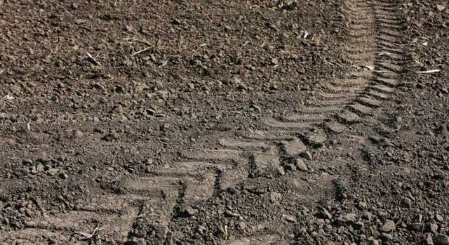 В Днепропетровской области трактор насмерть задавил подростка