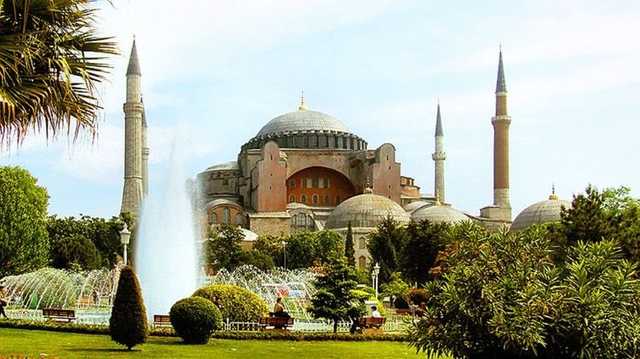 Сегодня в Стамбуле впервые за 86 лет проведут намаз в Святой Софии