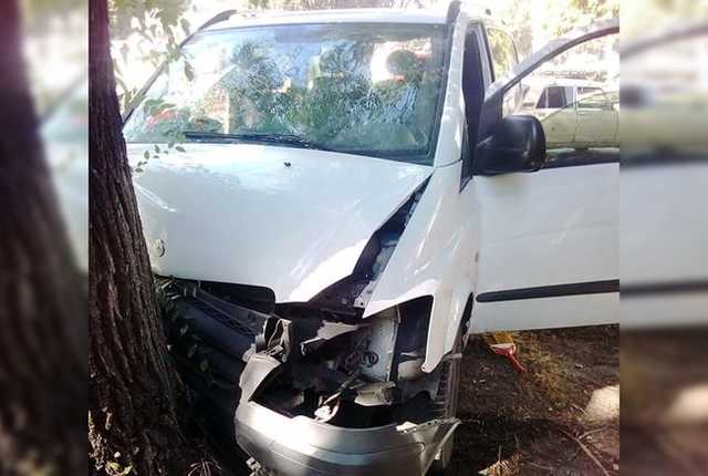 “Жигулі” і мікроавтобус зіткнулися у Дніпрі, постраждали 6 людей