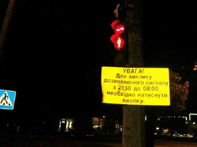 В Киеве под колесами грузовика погиб пешеход