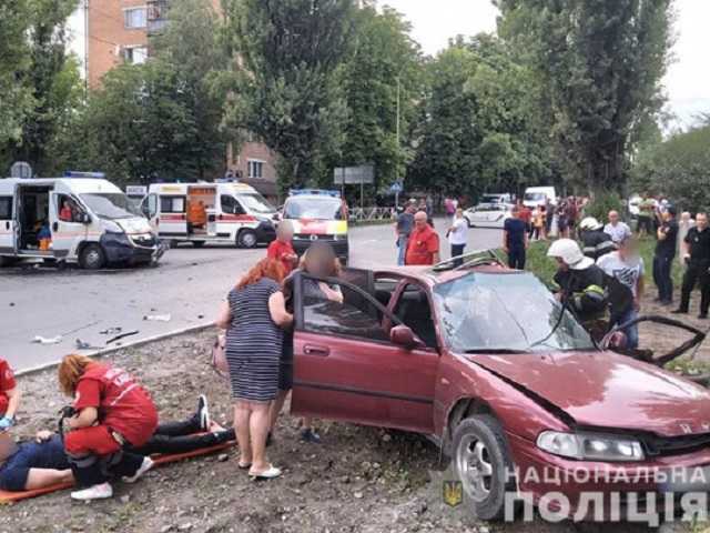 В Каменце-Подольском в ДТП попала "скорая": много пострадавших