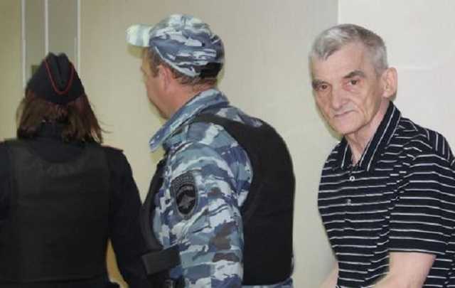 Поражение и победа в политическом деле историка Дмитриева