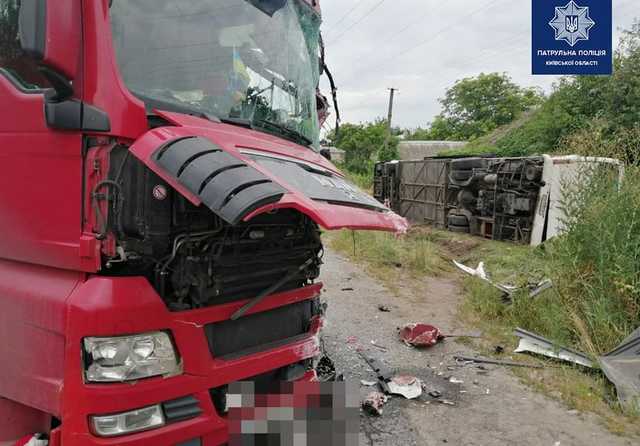 Виновник ДТП погиб, еще девять человек пострадали: подробности ДТП под Киевом