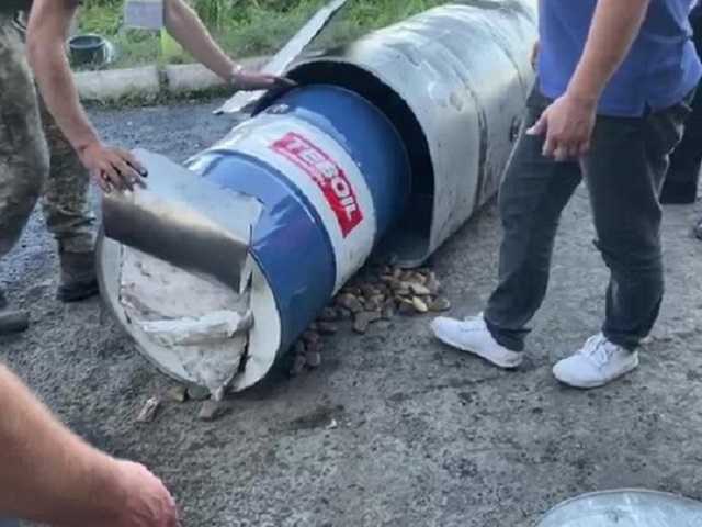 Контрабандисты пытались переправить в Румынию более 300 килограммов янтаря в бензобаках грузовика