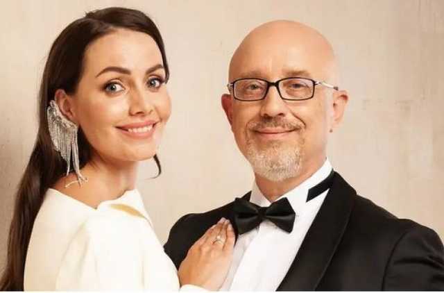 Министр Резников зарегистрировал брак на КПВВ «Каланчак»