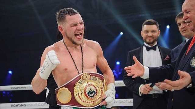 Боксер Беринчик провел тренировку в поле и поздравил аграриев с началом жатвы