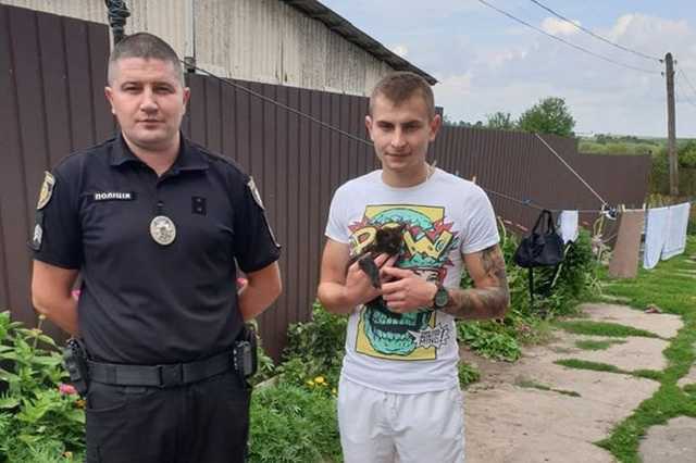 Поліція затримала чоловіка зі Львівщини, який для розваги закрив у банці кошеня