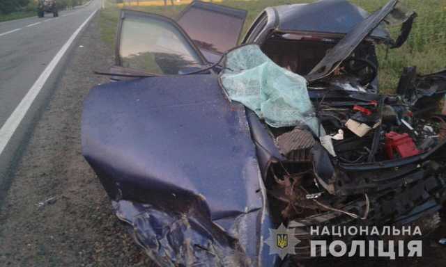 На Харківщині в результаті зіткнення легковика та мікроавтобуса постраждав чоловік