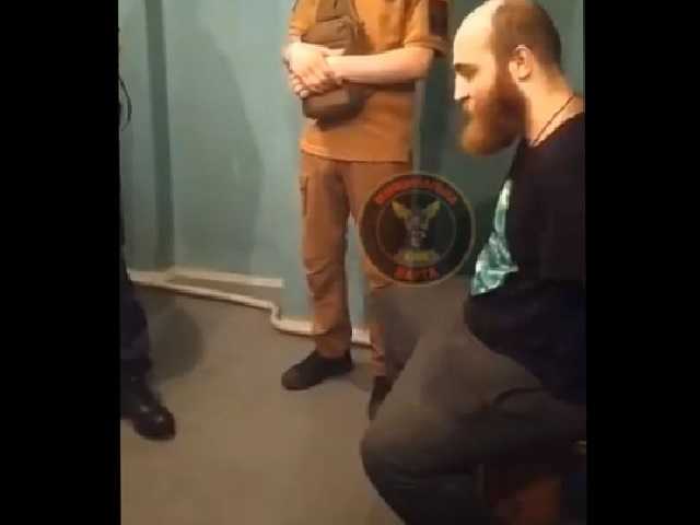 В Киеве обезвредили неадеквата, бросавшегося с ножницами на прохожих возле станции метро