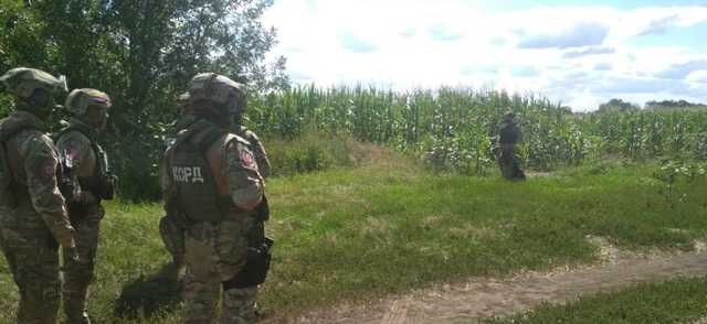 Дети кукурузы: сети повеселили фото поиска копами "полтавского террориста"