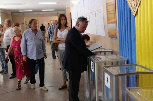 Голова Луганської ОДА виступив проти проведення виборів у прифронтових районах