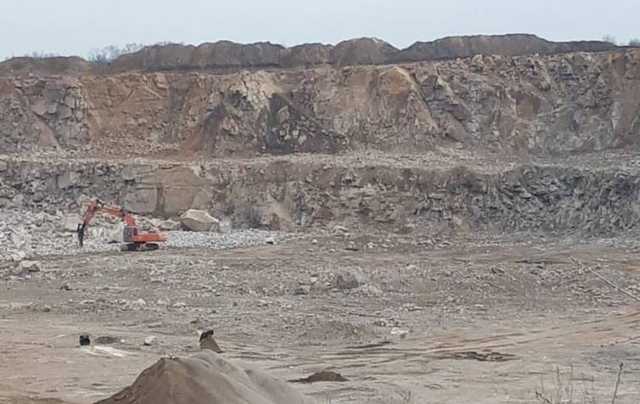 Технику «дорожного» бизнесмена Амирхаряна, арестованную за нелегальную добычу гранита, передадут АРМА