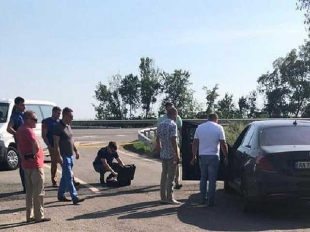 На трассе Киев — Харьков нашли расстрелянный "Мерседес" с трупом в салоне, — СМИ