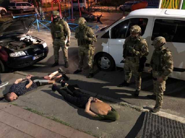 Взрывали банкоматы по всей Украине: в Виннице на горячем задержали серийных грабителей