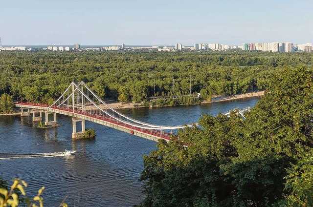 Кто дербанит элитную землю Труханова острова в центре Киева