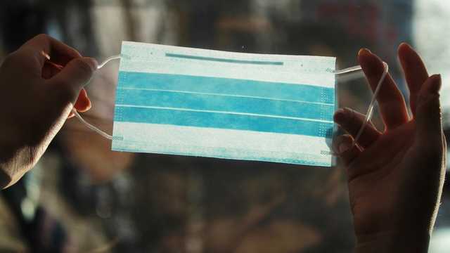 Карантинна Україна обігнала некарантинну Білорусь за кількістю хворих