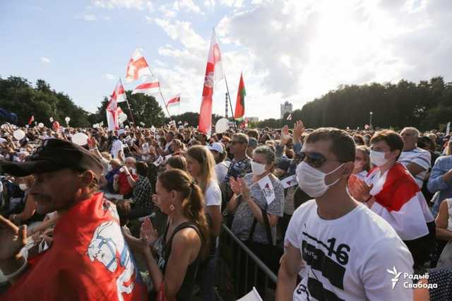 У Мінську понад 63 тисячі людей вийшли на мітинг