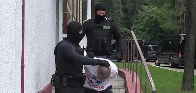 Появилось видео диалога задержанного в Беларуси "вагнеровца" и силовика