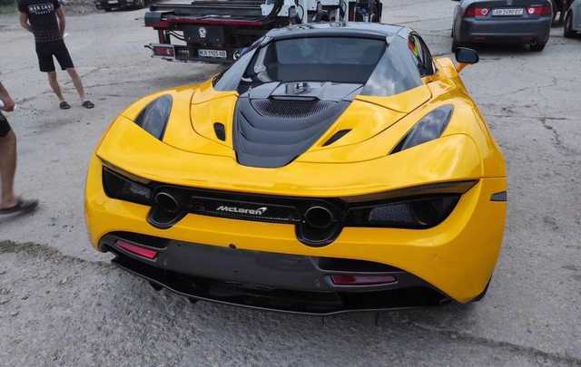 В Киеве эвакуировали суперкар за 500 000 долларов