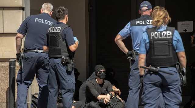 Многотысячный протест против карантинных ограничений прошел в Берлине: пострадали 18 полицейских