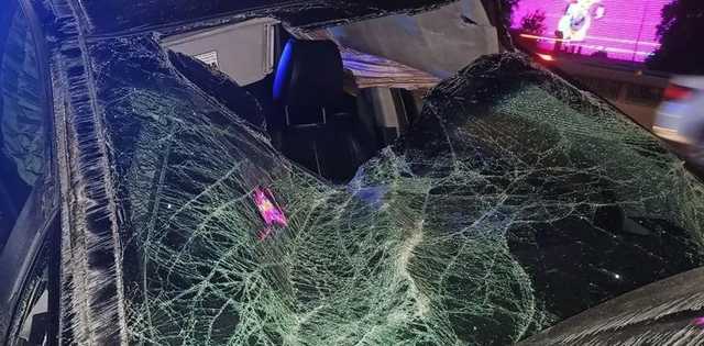 В Киеве Mazda на скорости протаранила машину с ребенком