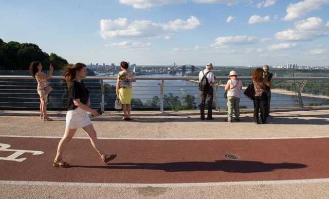 Рост, вес, образование: Госстат составил портрет среднего украинца