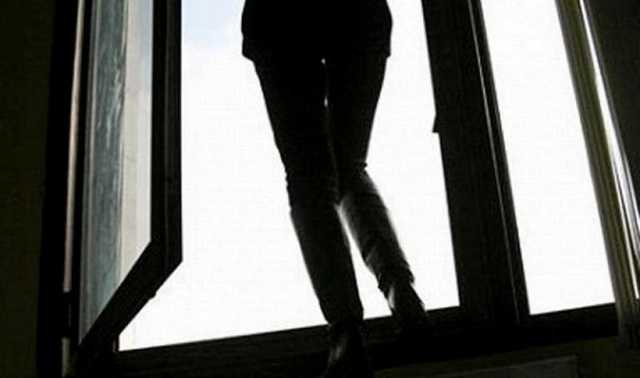 В Одессе девушка выпрыгнула из окна 11-го этажа и выжила