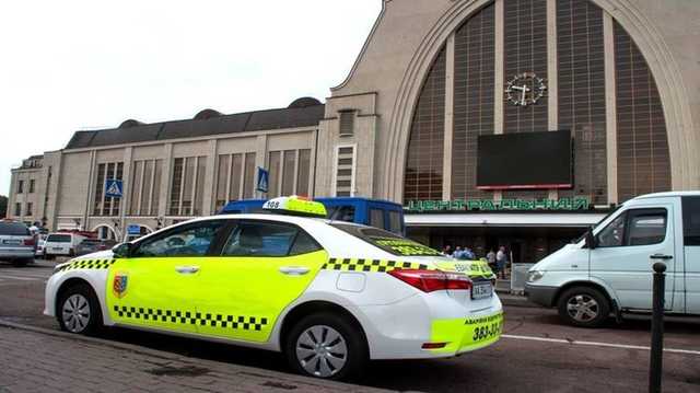 Кабмин хочет заставить таксистов оформлять патенты на перевозку пассажиров