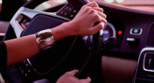 Пьяная девушка угнала авто и протаранила три машины