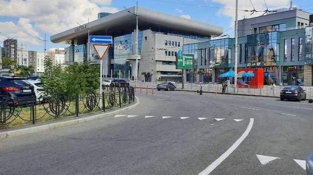 В Киеве из-за сообщения о подозрительном предмете ограничивали движение возле ЖД-вокзала