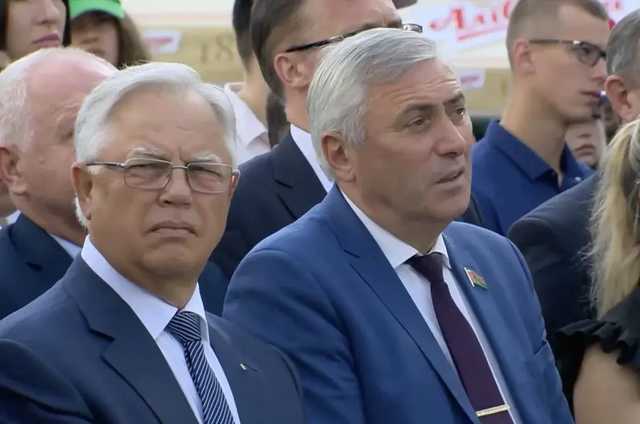 Коммунист Симоненко приехал в Минск поддерживать Лукашенко. Раздает интервью и ходит на брифинги
