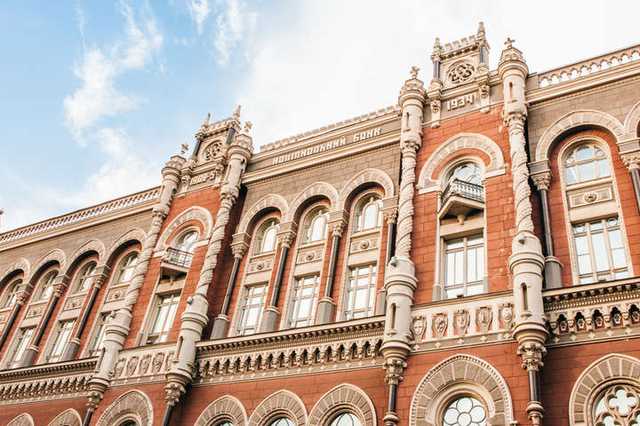 Схемы Шевченко: Нацбанк закупает 70 тыс. медицинских масок у поставщика автомобильных деталей