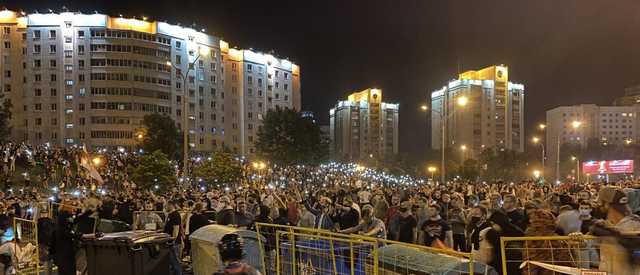 В Мінську силовики відкрили вогонь, поранена журналістка