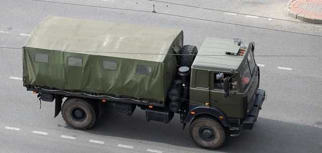 В бунтующий Минск стянули новую военную технику