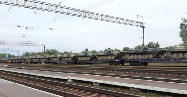 До Мінська рухається колона важкої військової техніки, – ЗМІ