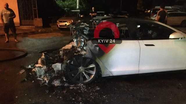 Богдан назвал поджог своей Tesla угрозой со стороны власти