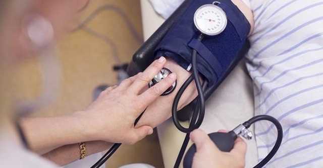 Под Львовом мужчина украл тонометр, пока врач осматривал его больную жену