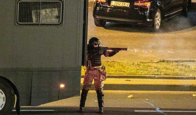 В Минске силовики расстреляли двух задержанных на остановке общественного транспорта