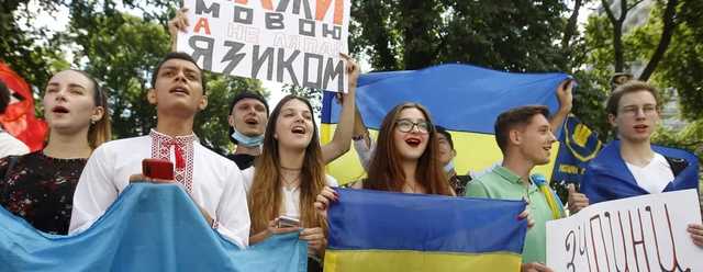 Украинцы выступили против русского языка в качестве государственного – опрос