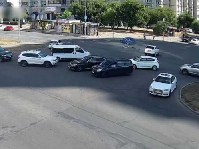 Mazda на скорости влетела в кофейню в Киеве