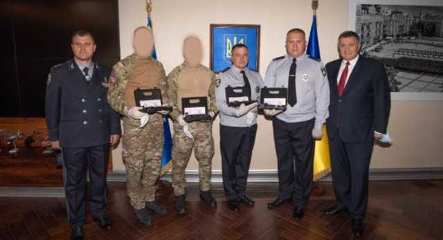 За время правления Зеленского Аваков раздал 335 единиц наградного оружия