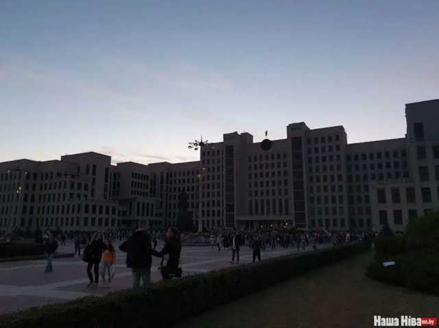 Митинг рабочих возле площади Независимости в Минске закончился: как это было