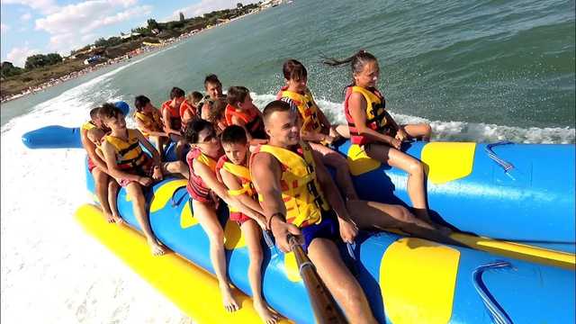 Любителям покататься на банане в Кирилловке показали, чем они рискуют