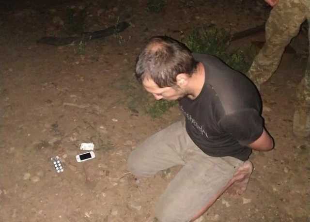 На Донбассе снайпер ЛНР сдался в плен, не выдержав издевательств боевиков