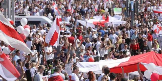 На оппозиционную акцию в Минске вышли 200 тысяч человек