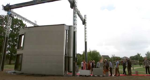 Найбільший цементний 3D-принтер Європи "надрукував" перший будинок