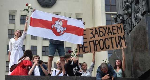 В Беларуси силовики рассказали, как им досталось от митингующих и пожаловались на травмы