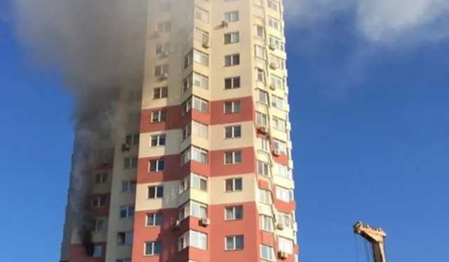 В Киеве загорелась квартира в многоэтажке