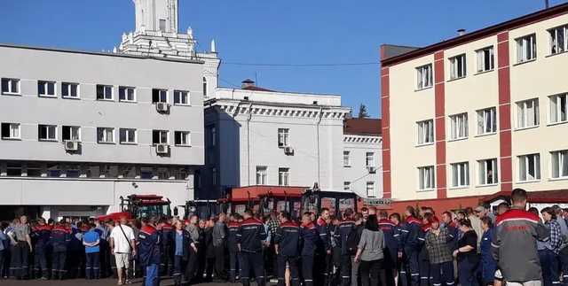 Рабочие крупнейших заводов Беларуси начали забастовки